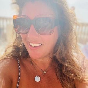 Meet your Posher, Holly